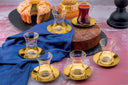 Özlife Self Teeset – 12-teilig aus Glas mit goldenen Untertellern & Löffeln | Titan Gold