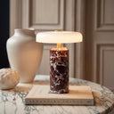 Akku Tischlampe aus violettem Naturmarmor mit Glasschirm – 23 cm