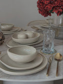 Almina Wave Biscuit Geschirrset 27-teilig aus Porzellan für 6 Personen – Beige