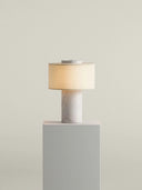 Aurie tragbare Tischlampe aus weissem Marmor